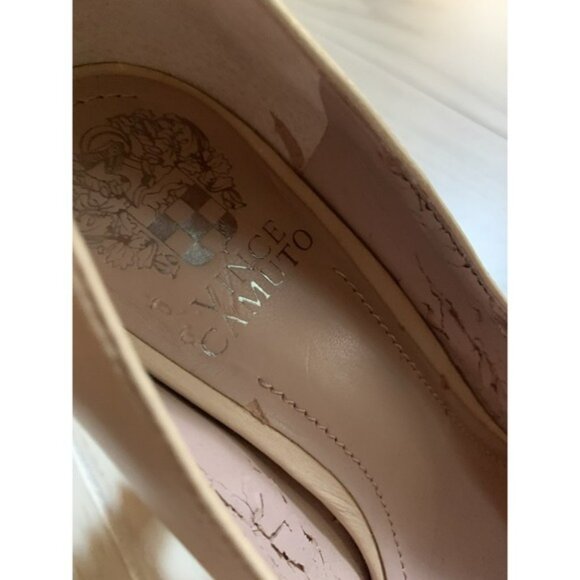 Vince Camuto tan with Gold Spikes Pumps/Platform - size 38. Size 7.5 Or 8 USA - Picture 12 of 16